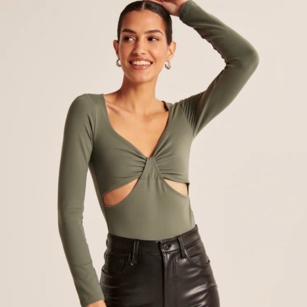ABERCROMBIE & FITCH Cutout Long Sleeve Scoopneck Bodysuit Olive Green Size M NWT